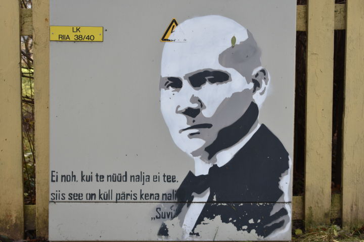 Oskar Lutsu portree tema majamuuseumis