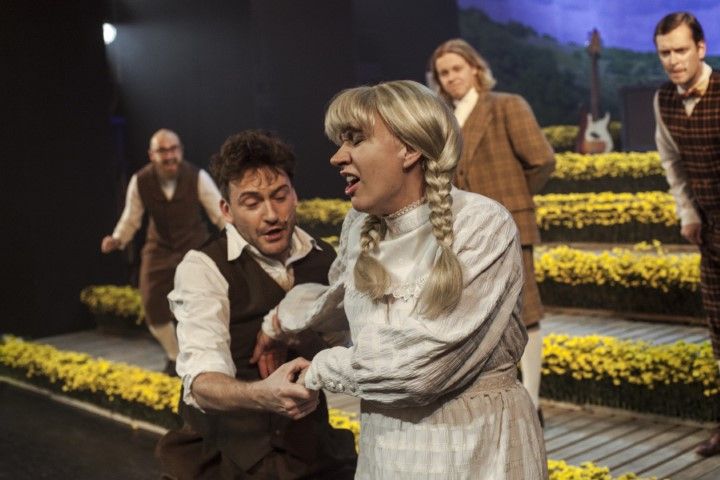 Teatrilavastus „Paunvere poiste igavene kevade“  